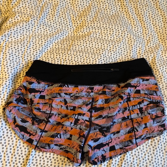 Lululemon Speed Shorts/ Size 6/ 4 way stretch - Picture 2 of 4